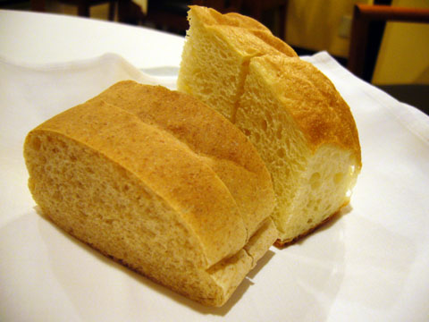 ラ･ムレーナ2009（自家製パン）.jpg